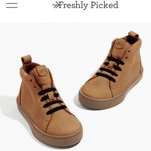 Freshly picked, weathered brown Leon sneaker boot Sz 10 boys excellent condition